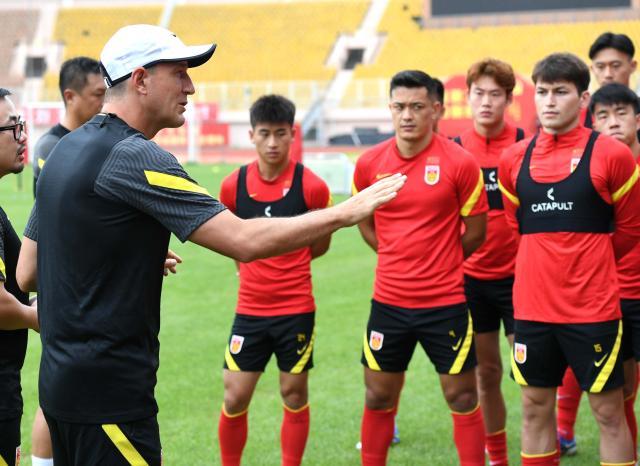 leyucom官网登录入口-​扬科维奇今晚启程返回中国 外教接手亚运队训练